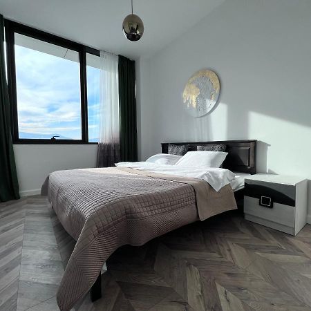 Apartment In Axis Towers, Tbilisi Business Center Bagian luar foto