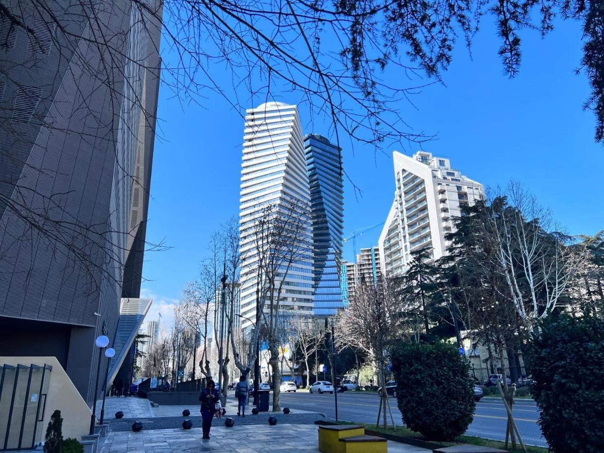 Apartment In Axis Towers, Tbilisi Business Center Bagian luar foto